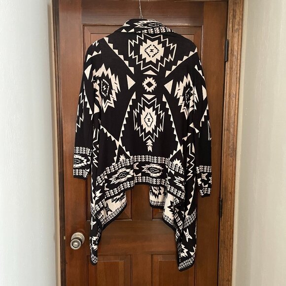 Size Large H&M Divided Aztec waterfall cardigan - Picture 2 of 10
